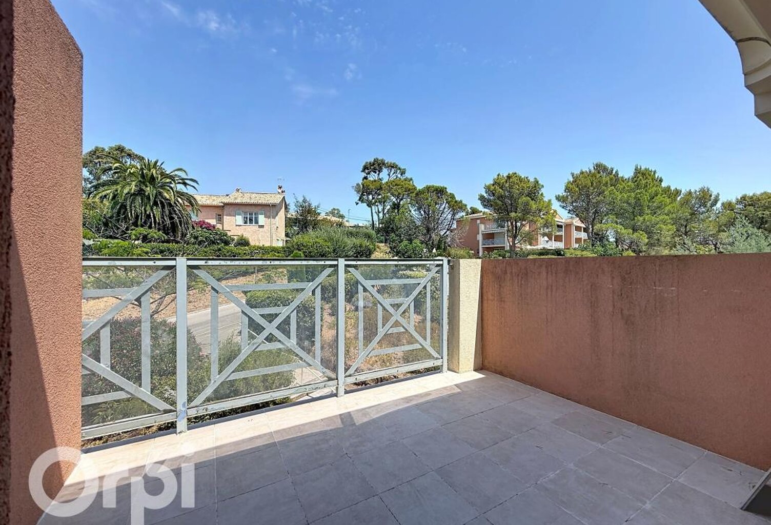 BAS DE VALESCURE - parking - piscine — photo 1