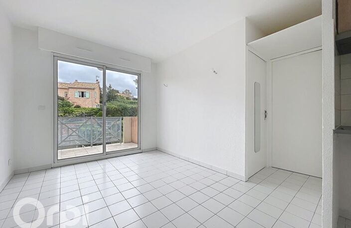 BAS DE VALESCURE - parking - piscine — photo 2