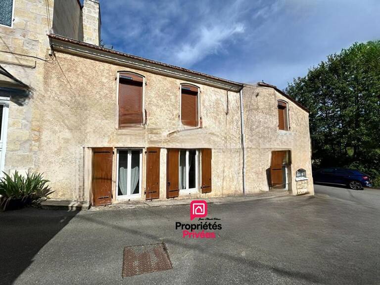A Blaye plus précisément à Plassac : Maison  de village en pierre 149 m2 - Cuisine indépendante aménagée et équipée - Grand séjour -cheminée en pierre - 4 chambres - garage attenant - atelier- Port de Plaisance — photo 1