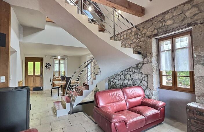 ANNECY SUD - GRUFFY -  Ancienne fruitière rénovée , 4 chambres, vue panoramique  et parcelle constructible avec possibilité de détachement — photo 4