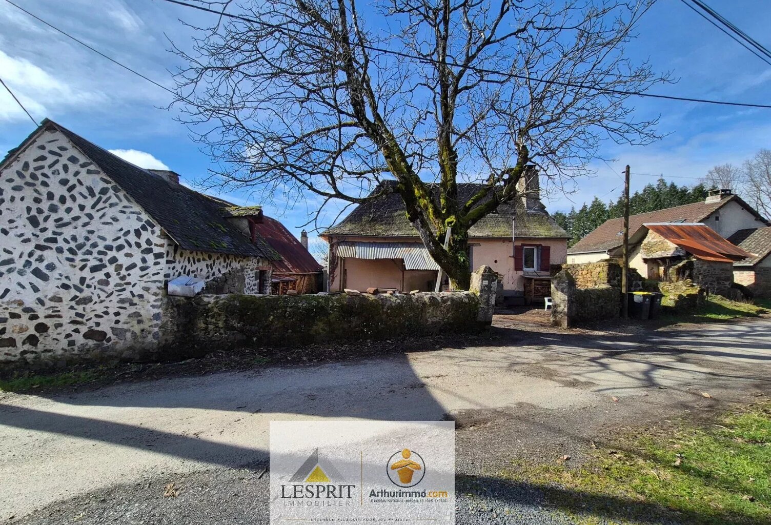 ? MAISON À RÉNOVER – 15 MIN D’OBJAT – HAMEAU CALME — photo 1