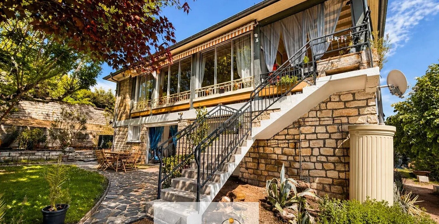 EN EXCLUSIVITÉ – Grande maison familiale avec piscine et vue panoramique sur Brive — photo 1