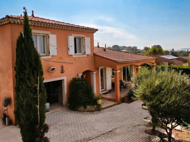 DPT (30) BEAUCAIRE VIILA 120M2  DE CHARME 4 CHAMBRES  AVEC P — photo 1