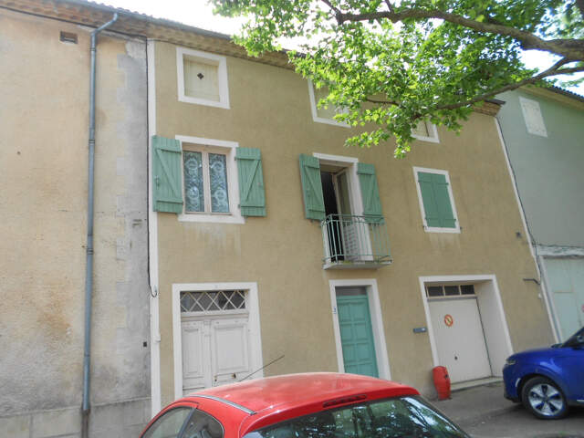 Maison de village sur 2 niveaux avec garage d'environ 83m2 à — photo du bien