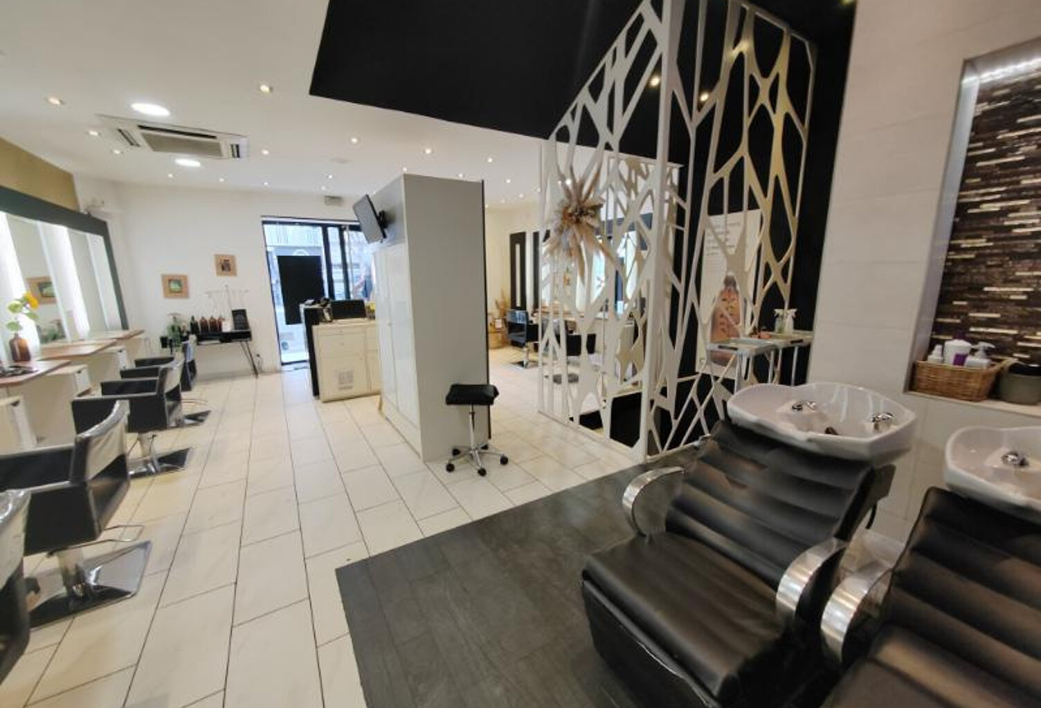 SALON DE COIFFURE CLÉ EN MAIN   MARSEILLE BD BAILLE / TIMONE — photo 1