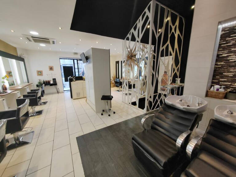 SALON DE COIFFURE CLÉ EN MAIN   MARSEILLE BD BAILLE / TIMONE — photo 1