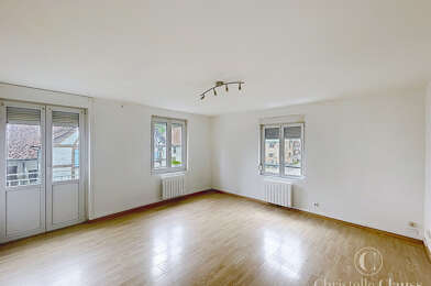 Appartement 5 pièces 825 €