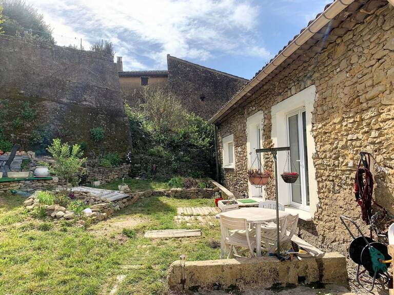Coup de coeur : Maison de village avec jardin et garage — photo 1