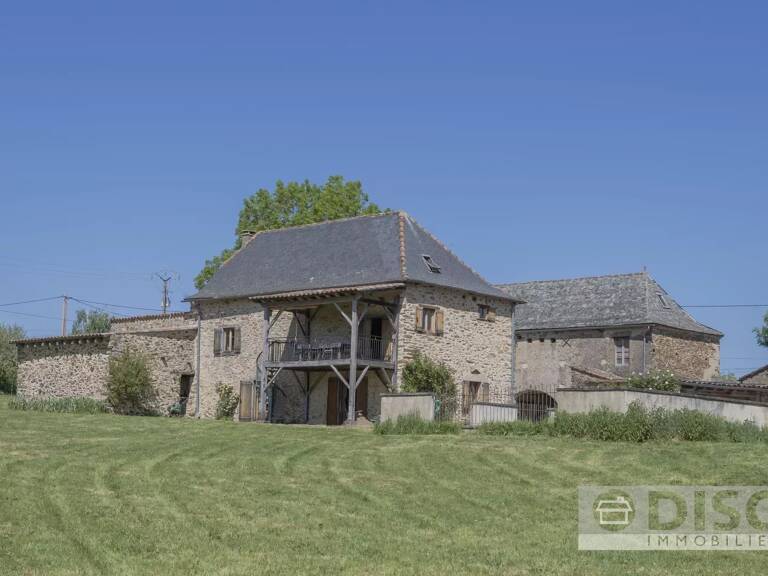 Ancien corps de ferme rénové avec piscine, maison d’amis à rénover et vues dégagées. — photo 1