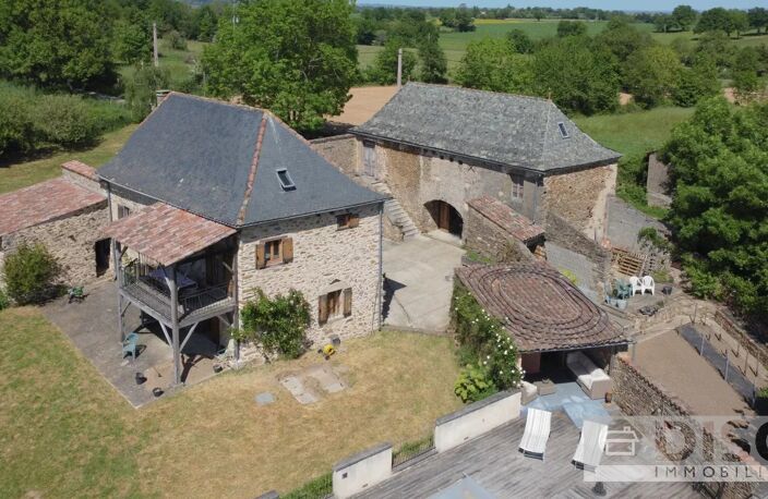 Ancien corps de ferme rénové avec piscine, maison d’amis à rénover et vues dégagées. — photo 3