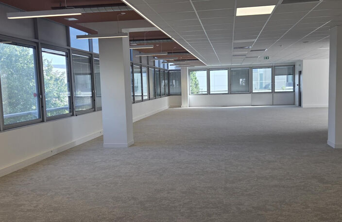 Immeuble DE BUREAUX A LOUER ANGERS SAINT SERGE — photo 3