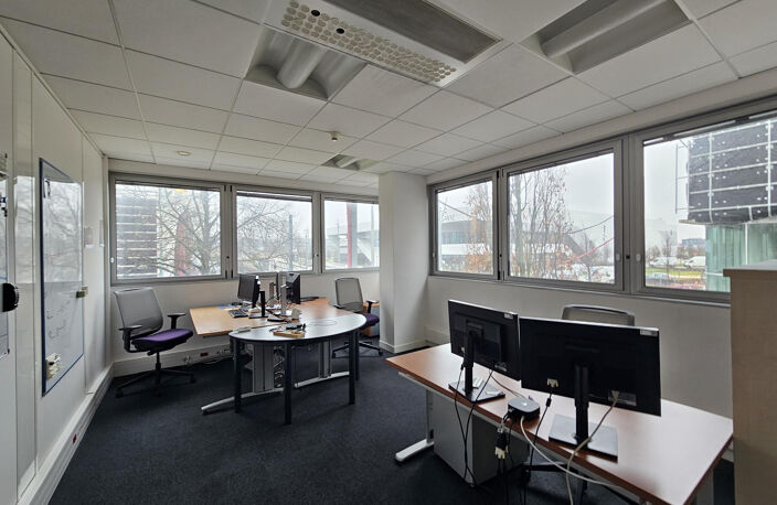 Immeuble DE BUREAUX A LOUER ANGERS SAINT SERGE — photo 4