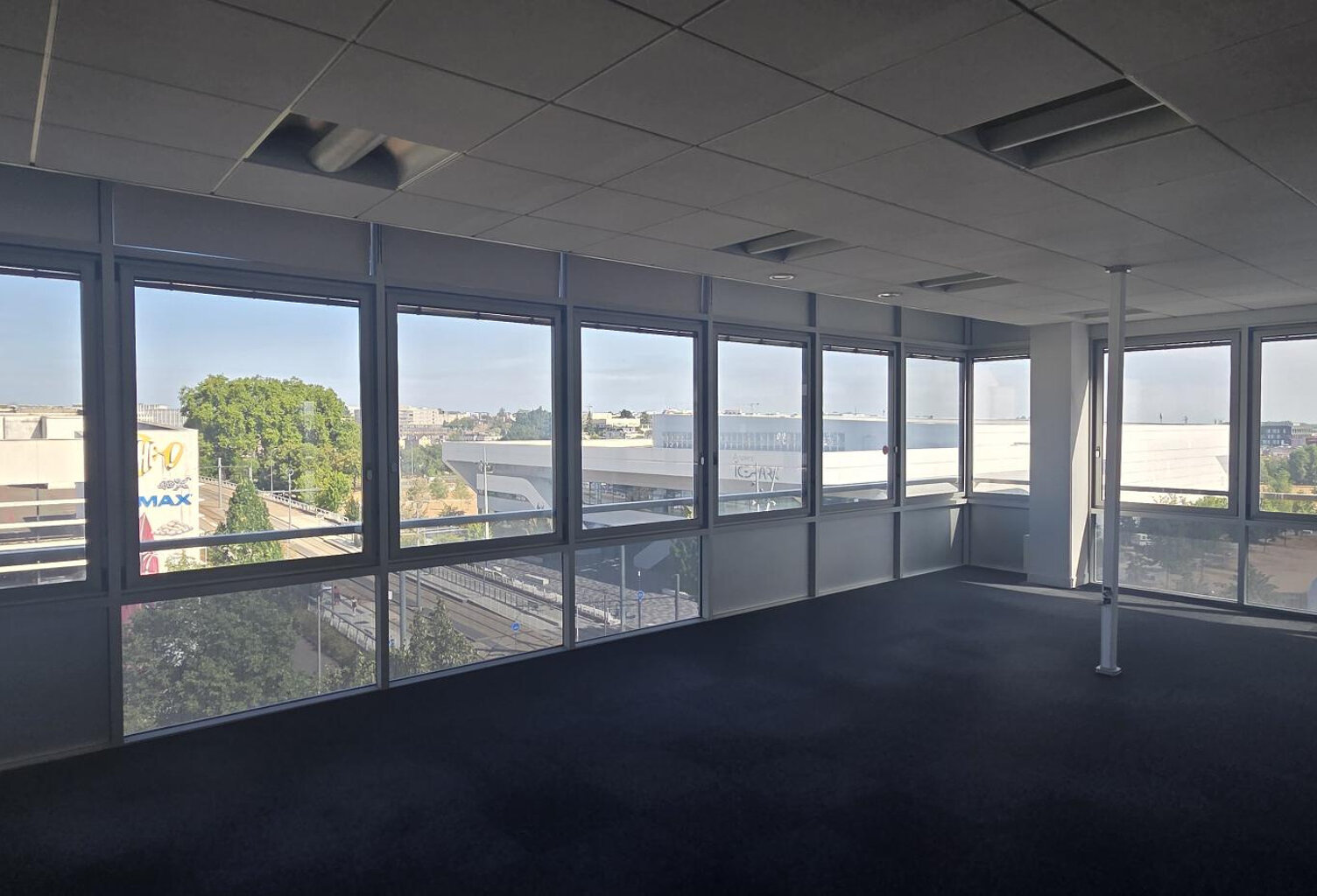 PLATEAU DE BUREAUX A LOUER ANGERS SAINT SERGE — photo 1