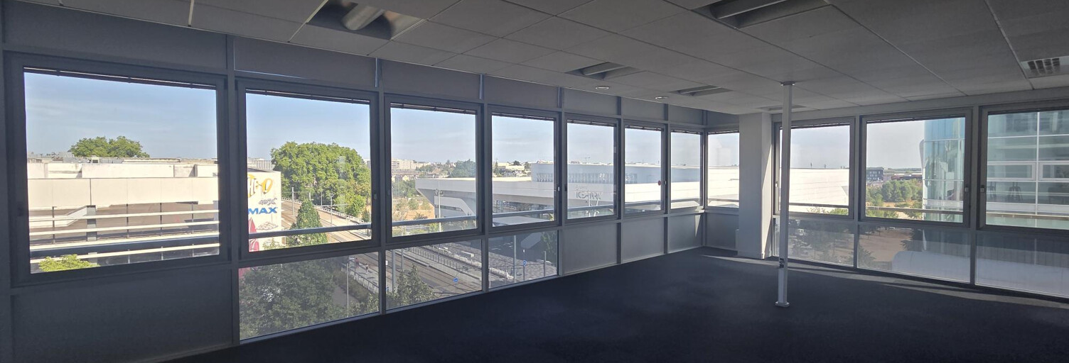 Bureau  920 m² à louer à Angers (49100)
