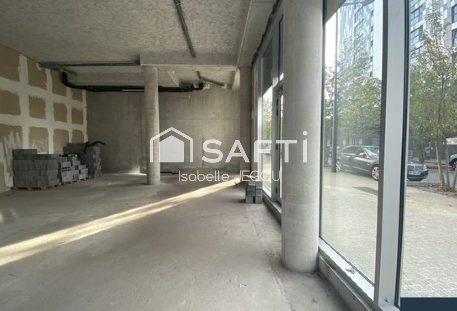 LOCAL COMMERCIAL à La Teste de Buch + BUREAUX 58m² et appartement supplémentaire 70m² — photo 1