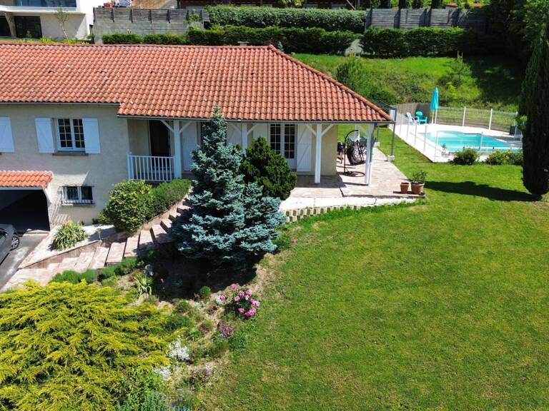 Vue exceptionnelle Puy-de-Dome-MAISON AVEC PISCINE ET GRAND TERRAIN — photo 1