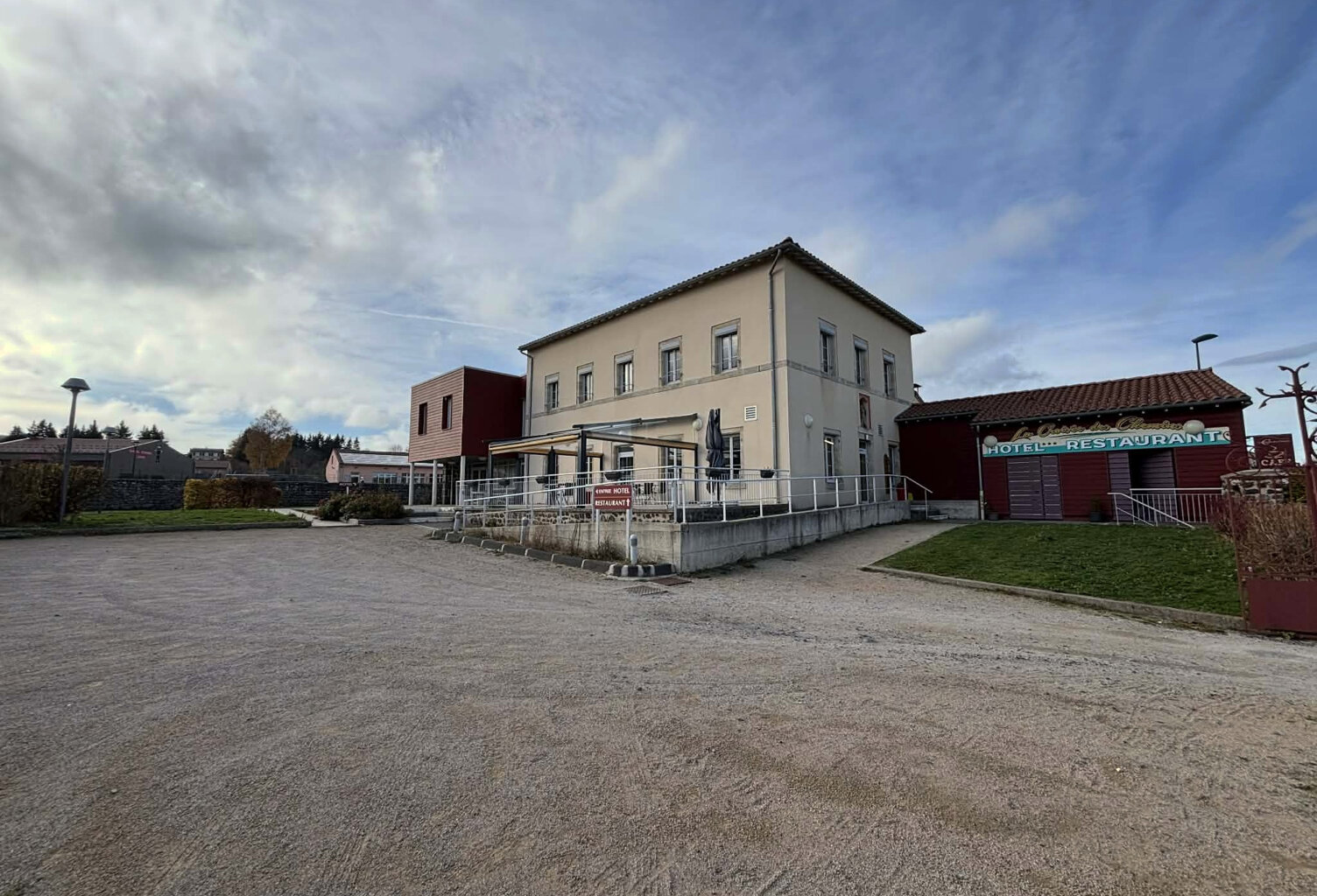 Fond de commerce Hôtellerie Restauration à 20mn du Puy-en-Ve — photo 1