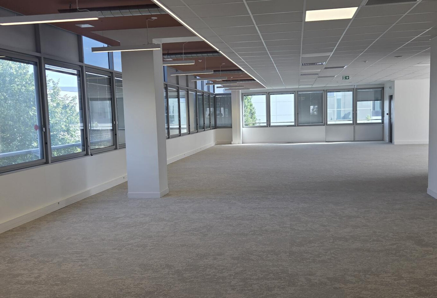 ANGERS SAINT SERGE PLATEAUX DE BUREAUX A VENDRE — photo 1