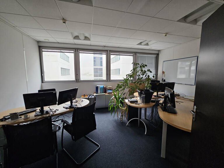 ANGERS SAINT SERGE IMMEUBLE DE BUREAUX A VENDRE — photo 1