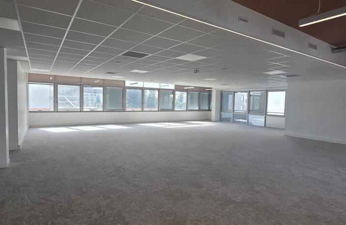 ANGERS SAINT SERGE IMMEUBLE DE BUREAUX A VENDRE — photo 3