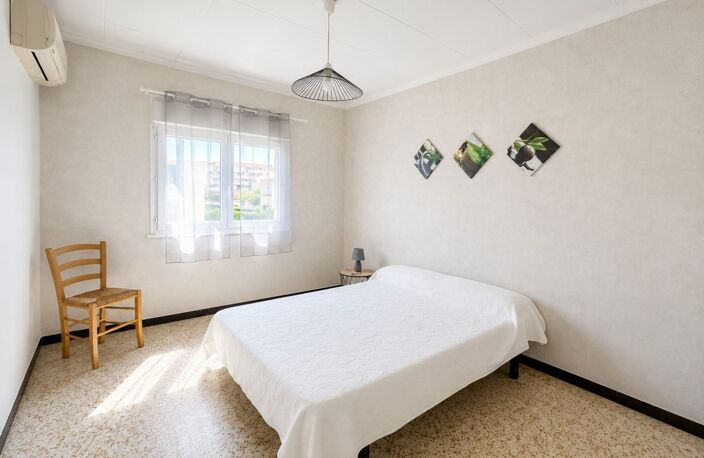 Appartement P2 avec terrasse et parking — photo 4