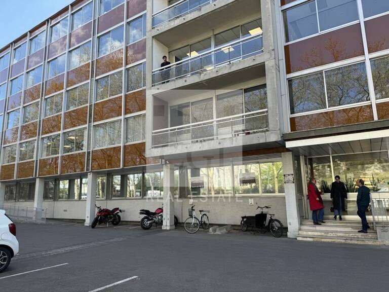 BUREAUX / LOCAL COMMERCIAL à LOUER — photo 1