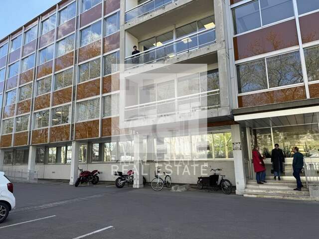 BUREAUX / LOCAL COMMERCIAL à LOUER — photo du bien