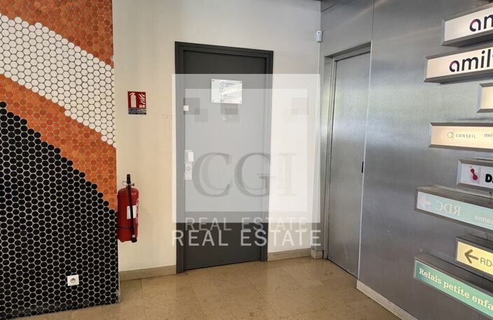 BUREAUX / LOCAL COMMERCIAL à LOUER — photo 2