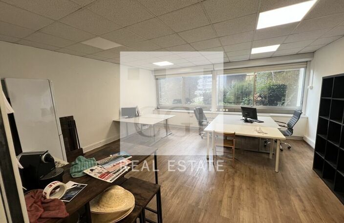 BUREAUX / LOCAL COMMERCIAL à LOUER — photo 3