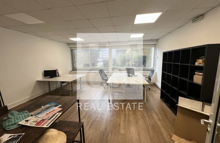 BUREAUX / LOCAL COMMERCIAL à LOUER — photo 4