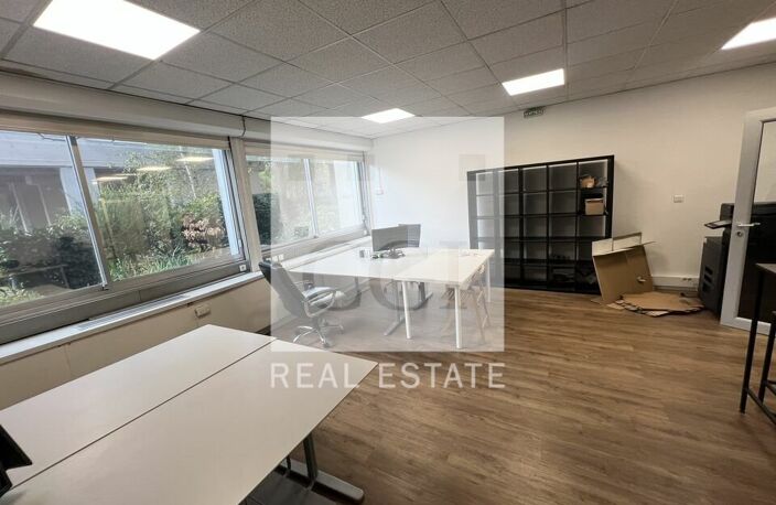 BUREAUX / LOCAL COMMERCIAL à LOUER — photo 5