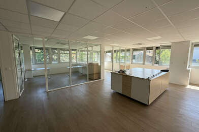 Bureau  2933 €