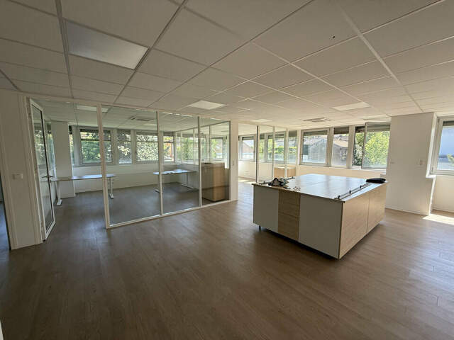 BUREAUX à LOUER — photo du bien