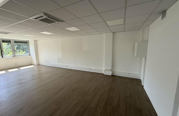 BUREAUX à LOUER — photo 3