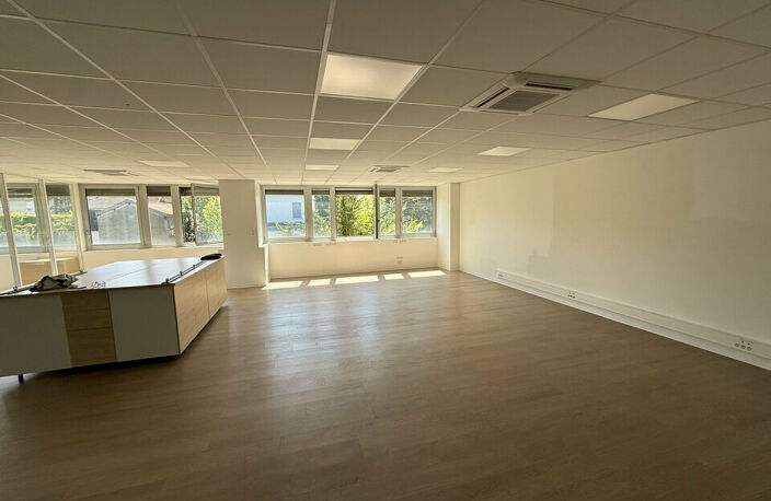 BUREAUX à LOUER — photo 4