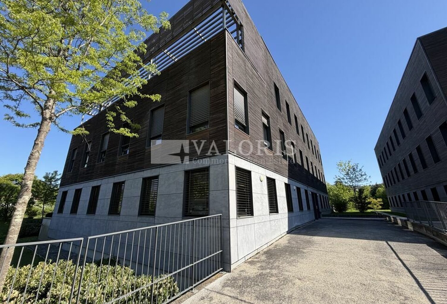 BUREAUX à LOUER — photo 1
