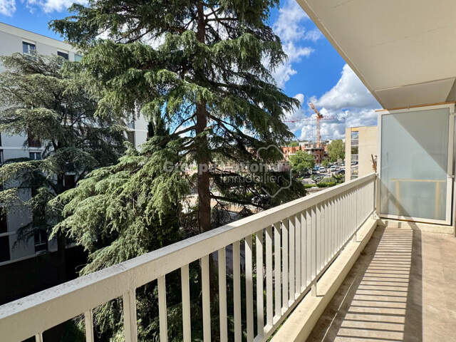 Appartement P4 de 84,7 m² avec terrasse, cave et ascenseur - Résidence L'Occident — photo du bien