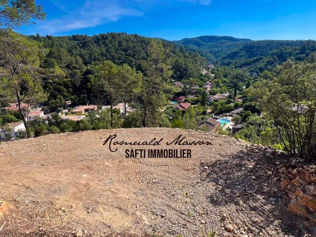 Terrain constructible de 1514m2 en position dominante — photo du bien