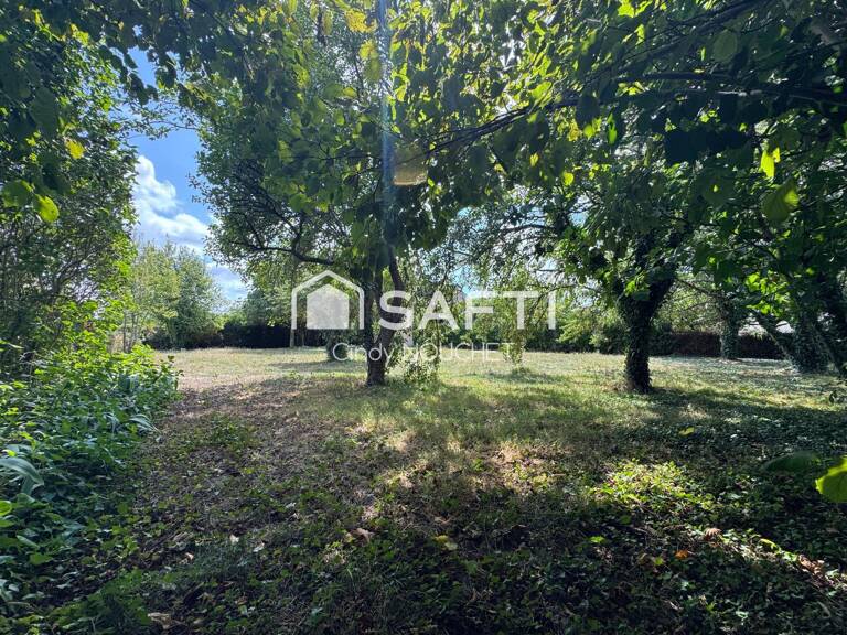Un terrain constructible et borné — photo 1
