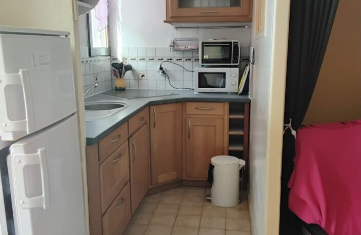 T1 AVEC COIN CHAMBRE EN RDJ THERMES A PIED — photo 3