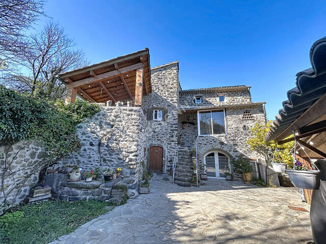 Ancien Haras - Maison en Pierre 196m² + gîtes + piscine — photo du bien
