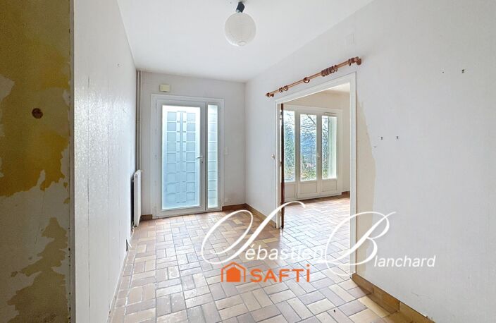 Maison familiale 9 pièces  226 m² Terrain 1 699 m² (A40 / Genève) — photo 2