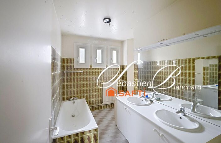 Maison familiale 9 pièces  226 m² Terrain 1 699 m² (A40 / Genève) — photo 5