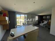 En plein centre ville de Sainte-Maxime, à 300m de la plage, superbe T2 vue mer de 45m². — photo 2
