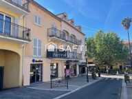 En plein centre ville de Sainte-Maxime, à 300m de la plage, superbe T2 vue mer de 45m². — photo 3