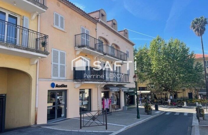 En plein centre ville de Sainte-Maxime, à 300m de la plage, superbe T2 vue mer de 45m². — photo 3