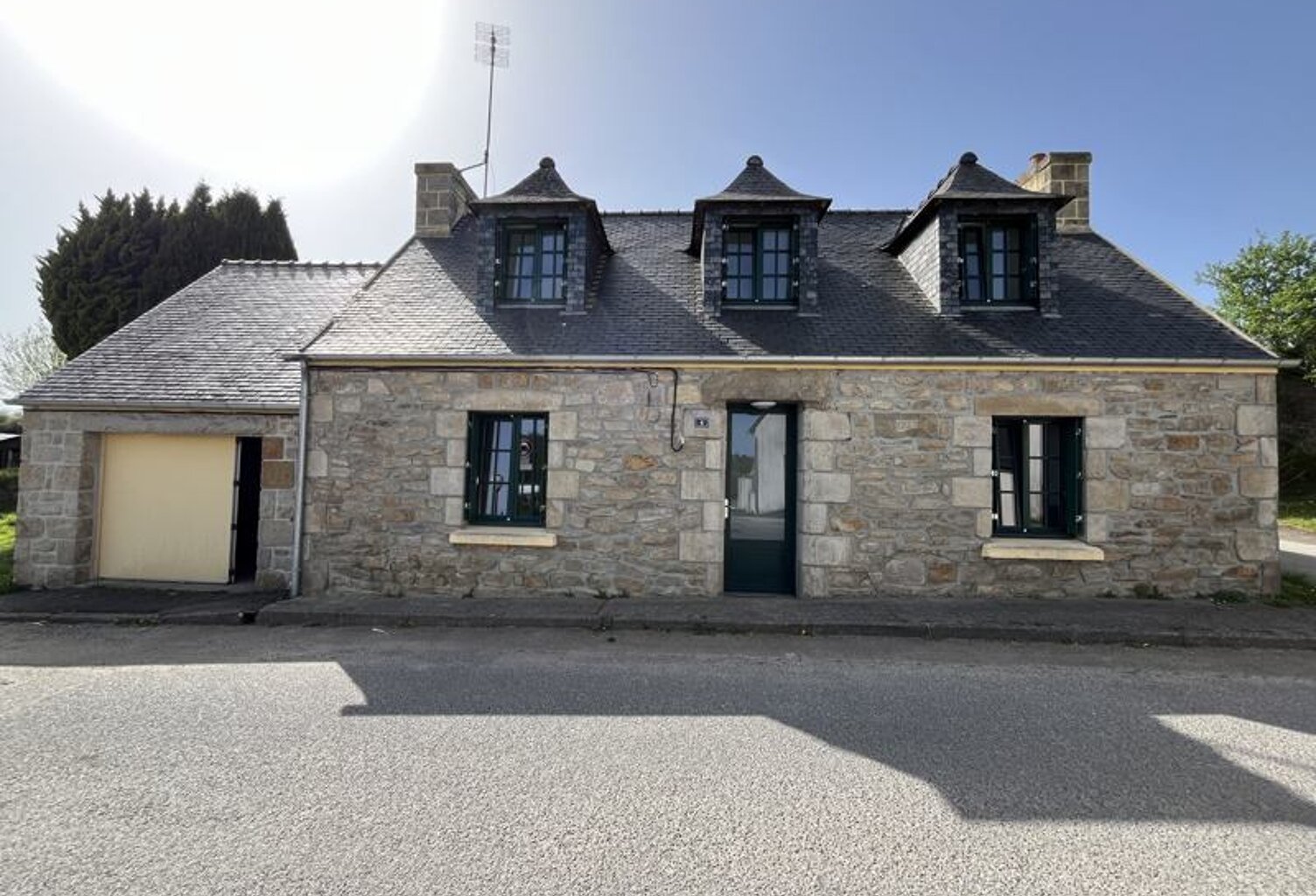 Maison en pierre de 4 pièces principales — photo 1