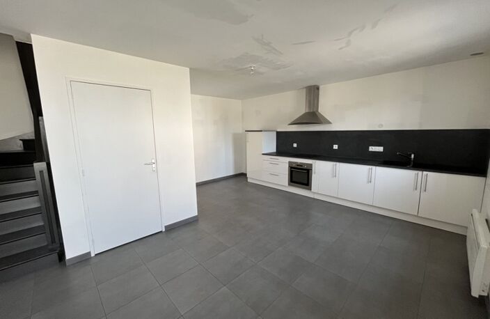 Maison en pierre de 4 pièces principales — photo 2