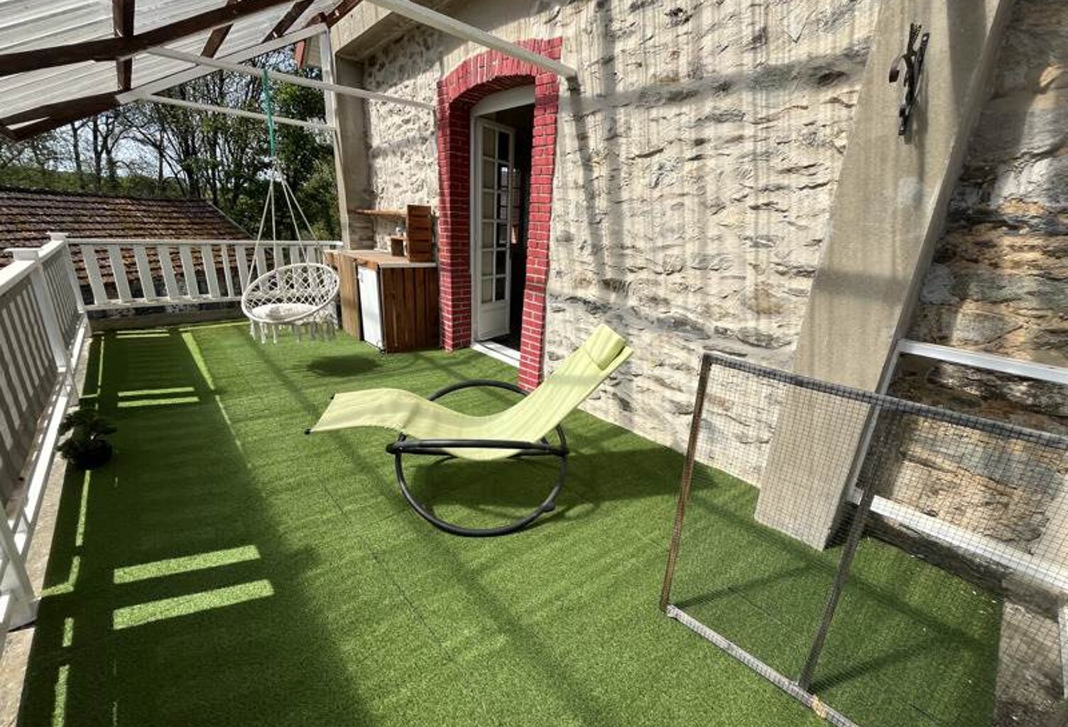 Maison en pierre de 4 pièces principales — photo 1