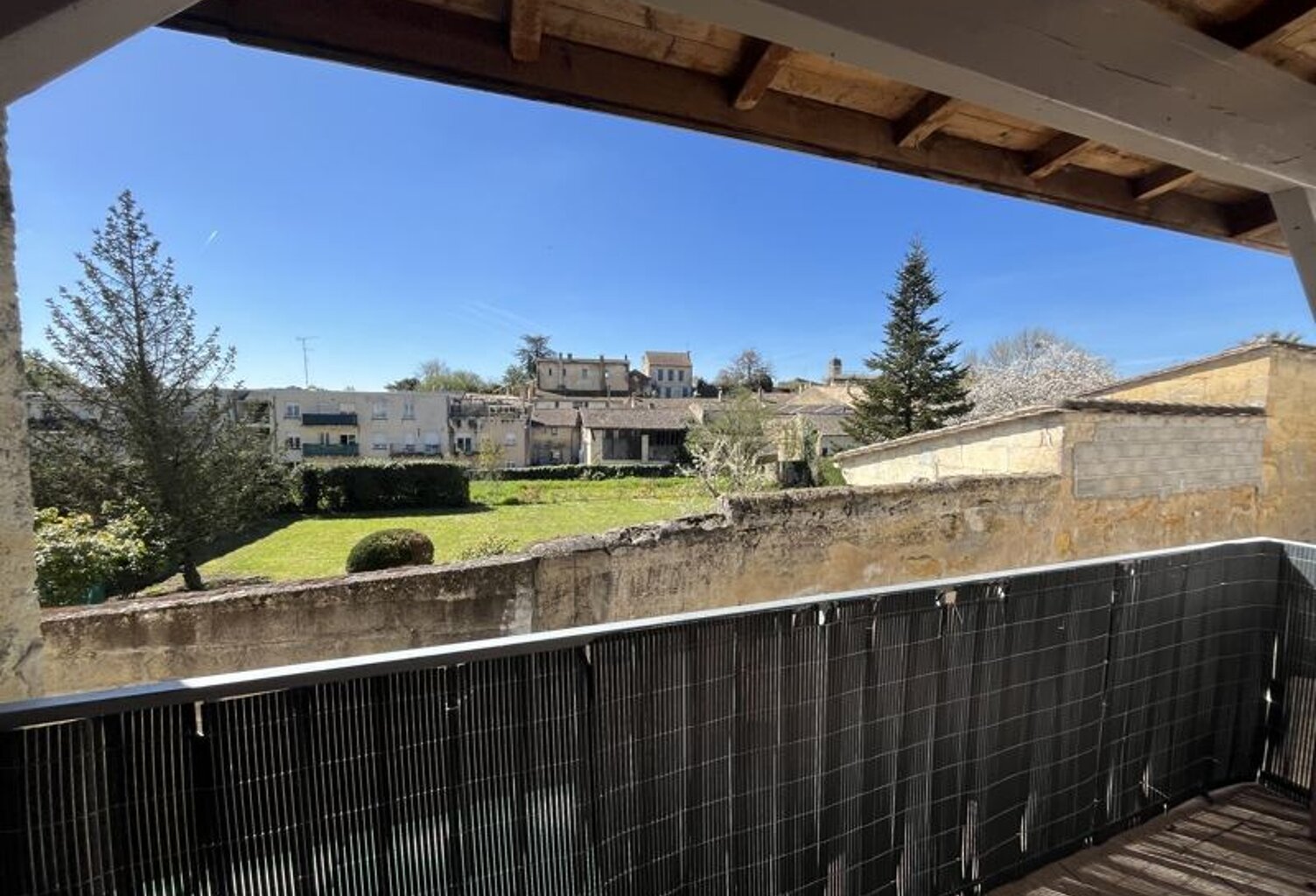 Vente immeuble   Castillon-la-Bataille (33350) — photo 1